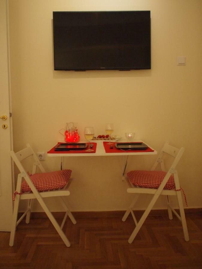 Charming Studio Posh Quartier Атина Екстериор снимка